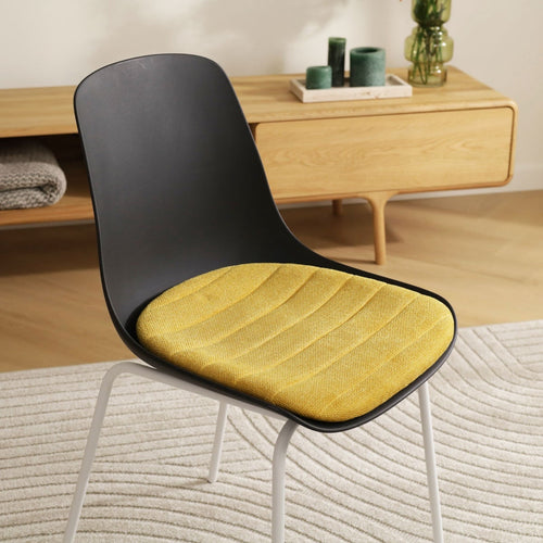 Nolon Nora-Liv Eetkamerstoel Zwart - Okergeel Kussen - Witte Poten - vtwonen shop