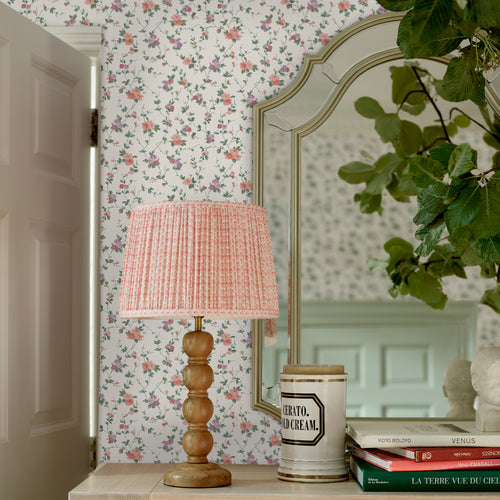 Laura Ashley vliesbehang Priory Coral roze - vtwonen shop