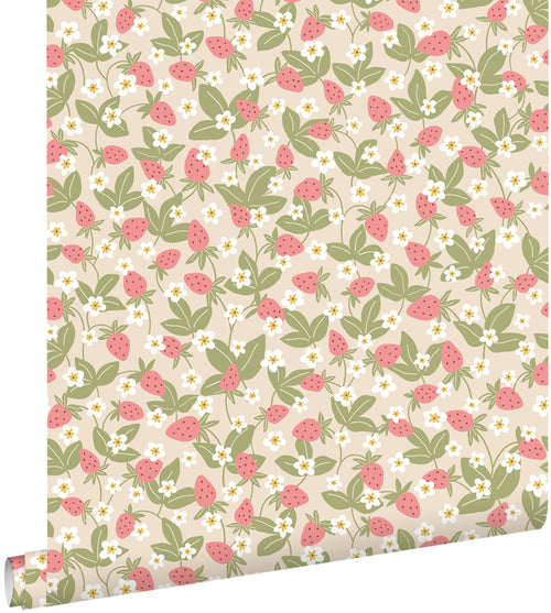 ESTAhome behang aardbeien lichtgroen en roze - 50 x 900 cm - 132170
