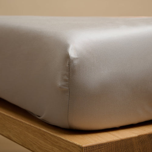 Coco & Cici - TENCEL - Sateen Hoeslaken Taupe - Topper 180x200x10