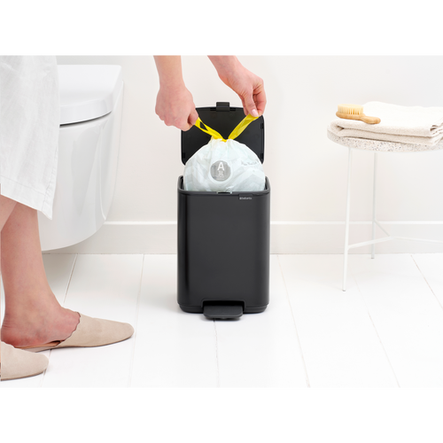 Brabantia Bo Pedaalemmer, 4 liter, stil sluitend, kunststof binnenemmer - Matt Black