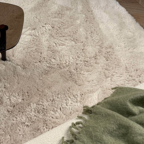 Hoogpolig vloerkleed Furr beige - Interieur05 - 290 x 200 cm - vtwonen shop