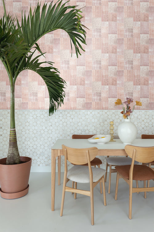 ESTAhome behang Marrakech kelim patchwork tapijt perzik oranje roze - 53 cm x 10.05 m - 148651