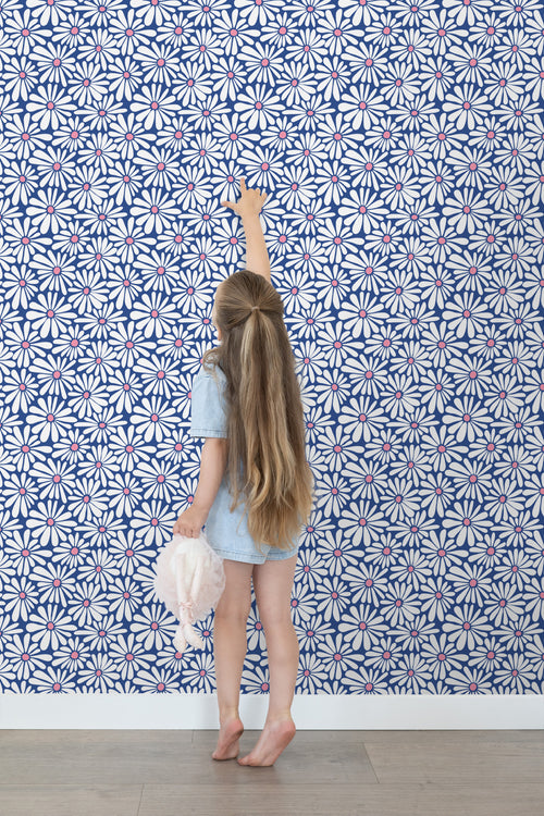 ESTAhome behang madeliefjes blauw en roze - 50 x 900 cm - 131150 - vtwonen shop