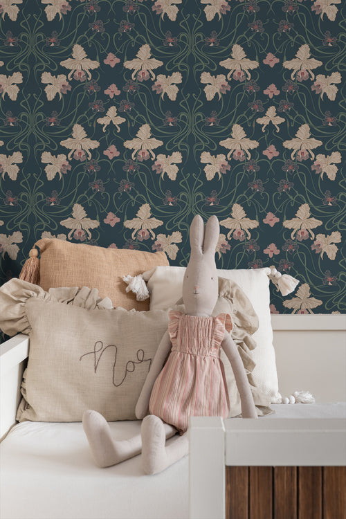 ESTAhome behang vintage bloemen in art nouveau stijl donkerblauw, beige en vergrijsd groen - 50 x 900 cm - 139669 - vtwonen shop