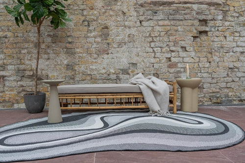 Interieur05 Organisch gevormd buitenkleed Loop Stone Zwart - 240 x 340 cm - vtwonen shop