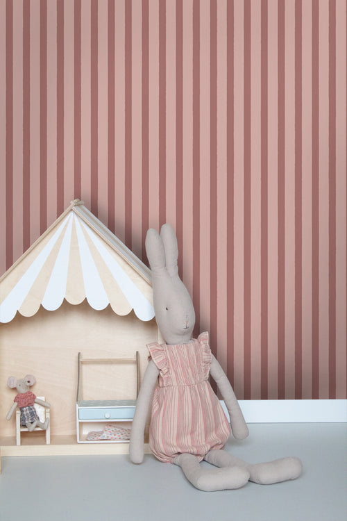 Sanders & Sanders behang geschilderde strepen bordeaux rood en roze - 50 x 900 cm - 935398