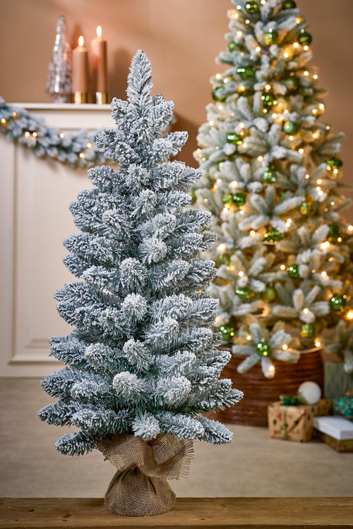 Black Box Trees Gerlos Smalle Kunstkerstboom in Jute - H90 x Ø41 cm - Groen Frosted - vtwonen shop