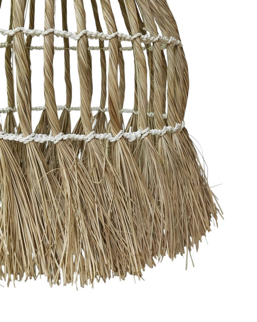 Furnilux Handgemaakte XXL Hanglamp van Mendonggras  – Duurzaam & Natuurlijk Design - 60x60x90 cm - vtwonen shop