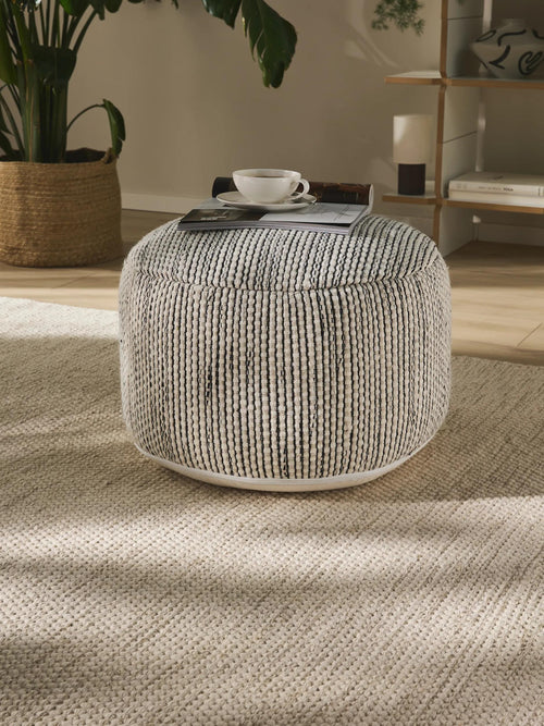 benuta handgemaakte wollen poef Rocco - beige/zwart - 55x55x30 cm