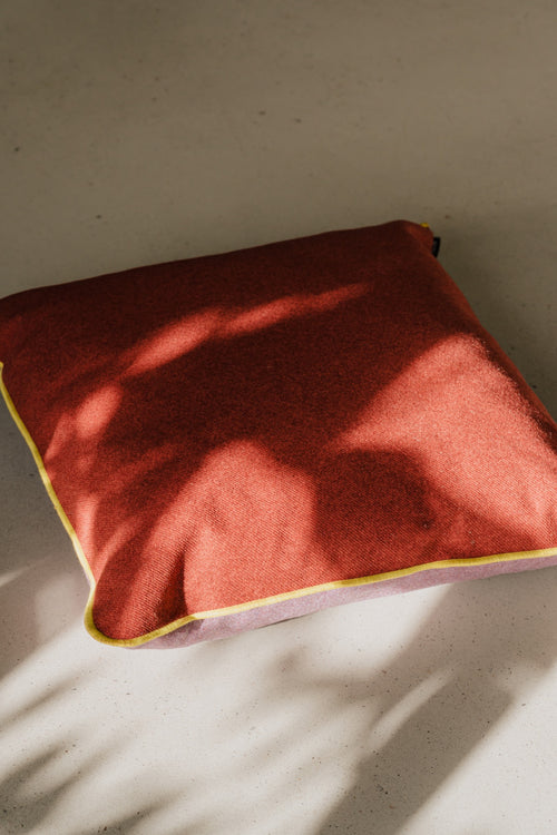 noo.ma DVU Kussen - 50x50 cm - Lilac Fluff & Poppy Red - vtwonen shop