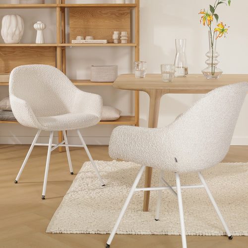 Nolon Noa-Mae Eetkamerstoel Bouclé Beige - Armleuning - Witte Poten
