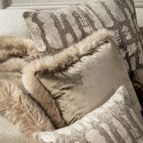 DELPHINE | sierkussen 45x45 cm | Doeskin | bruin | Hoii