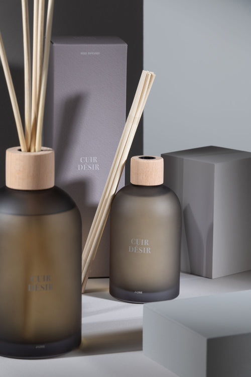 J-Line geurolie + stokjes Accords Essentiels - Cuir Desir - 250 ml - vtwonen shop