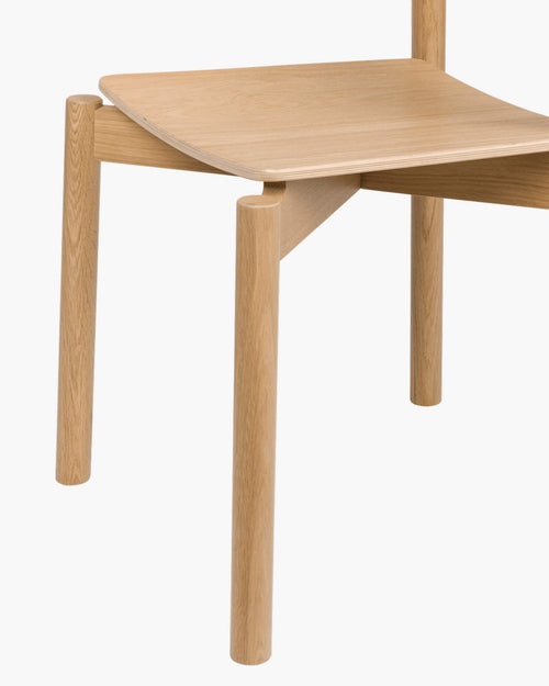 noo.ma Wem eetkamerstoel - ergonomisch gevormd multiplex met eikenfineer, massief eiken poten