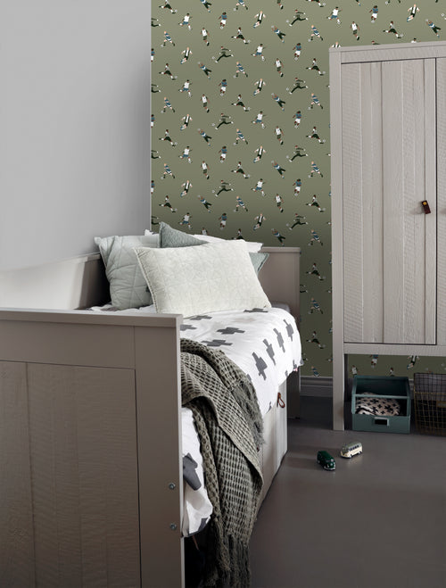 ESTAhome behang voetbalspelers donkergroen - 50 x 900 cm - 131554 - vtwonen shop