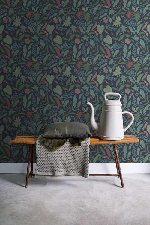 ESTAhome behang bladeren en bloemen donkerblauw, groen en roze - 50 x 900 cm - 131054 - vtwonen shop