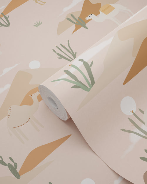 ESTAhome behang kamelen en cactussen terracotta roze - 50 x 900 cm - 139703 - vtwonen shop