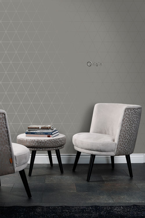 Origin Wallcoverings behang grafische driehoeken warm grijs - 53 cm x 10.05 m - 347716