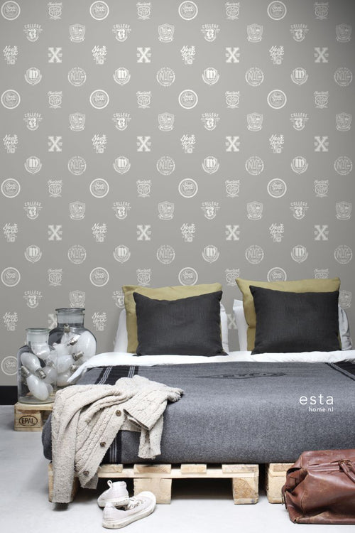 ESTAhome behang school emblemen taupe - 53 cm x 10.05 m - 128804