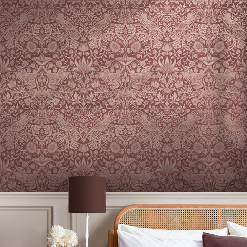 William Morris at Home vliesbehang Strawberry Thief Fibrous Burgundy - vtwonen shop