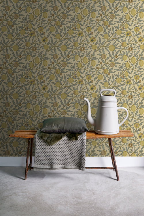 ESTAhome behang exotisch fruit en bladeren geel en groen - 50 x 900 cm - 131172 - vtwonen shop