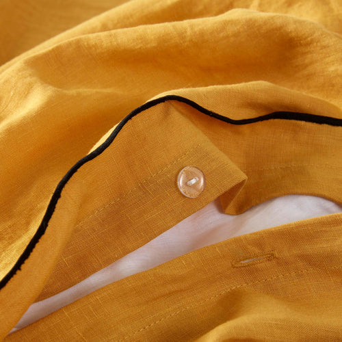 Madura Dekbedovertrek Carlina oker en zwarte hommel 240x220 cm