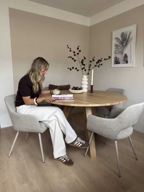 WOOOD eettafel Rhonda - Eiken - Naturel & eetkamerstoelen Jenny - Stof - Naturel - 75x129x129/80x58x58