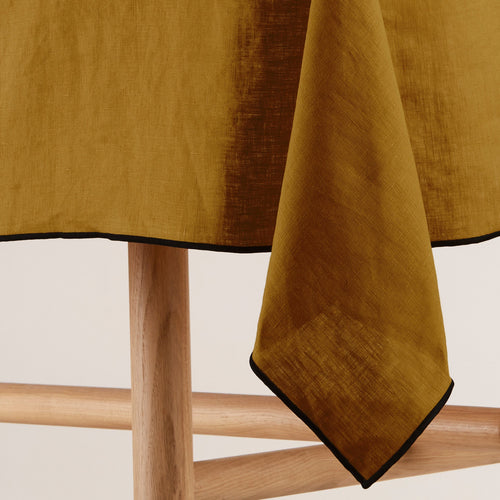 Madura Vierkant tafelkleed Carlina bronzen en zwarte hommel 170x170 cm