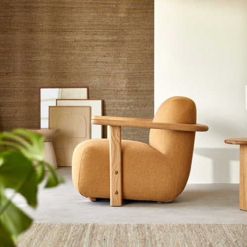 Tikamoon Fauteuil in massief eikenhout en camelbruine stof - Lichtbruin