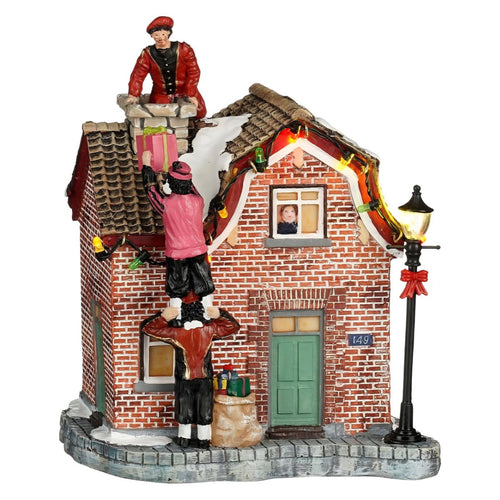 Luville Collectables Pieten Beklimmen Huis - Kerstdecoratie met Bewegende Pieten en Verlichting - Werkt op Batterijen - Polyresin - 13,5 x 11,5 x 18