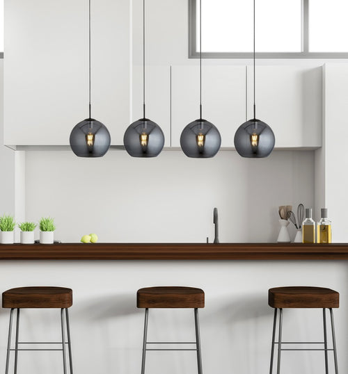 Searchlight AMSTERDAM - 4 lichte matzwarte bar-plafondhangers met ronde rookglazen kappen