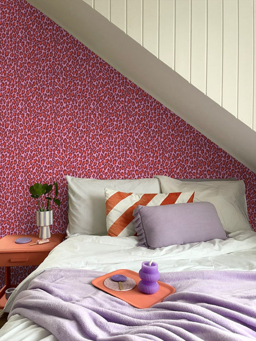 ESTAhome behang panterprint paars en rood - 50 x 900 cm - 132201