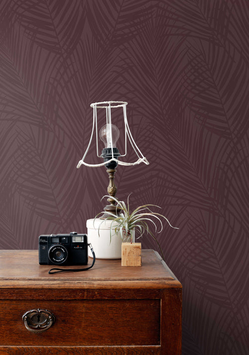 ESTAhome behang palmbladeren aubergine paars - 50 x 900 cm - 131217 - vtwonen shop