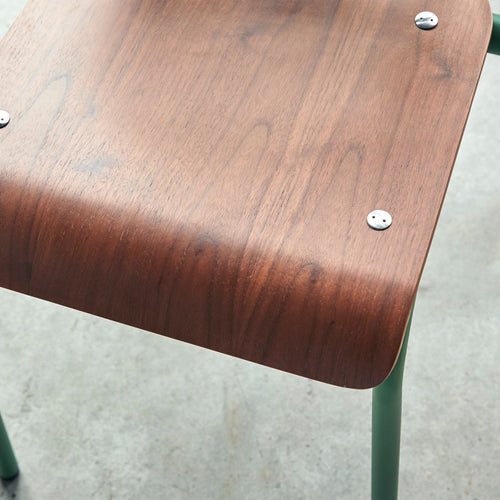 Tikamoon Stoel van notenhout en korstmosgroen metaal - Groen - vtwonen shop