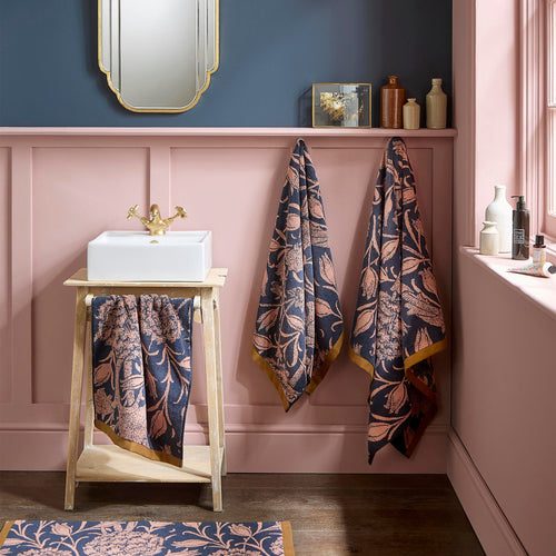 William Morris at Home Badhanddoek Wild Tulip 70x125cm - vtwonen shop