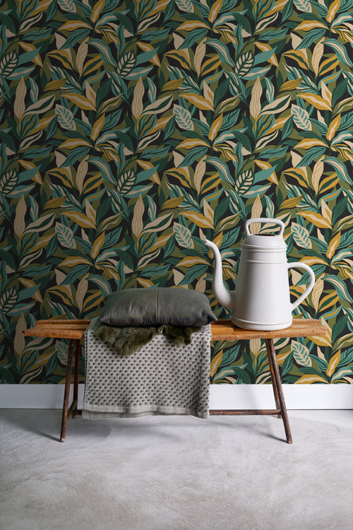 ESTAhome behang tropische bladeren donkergroen en okergeel - 50 x 900 cm - 131045 - vtwonen shop