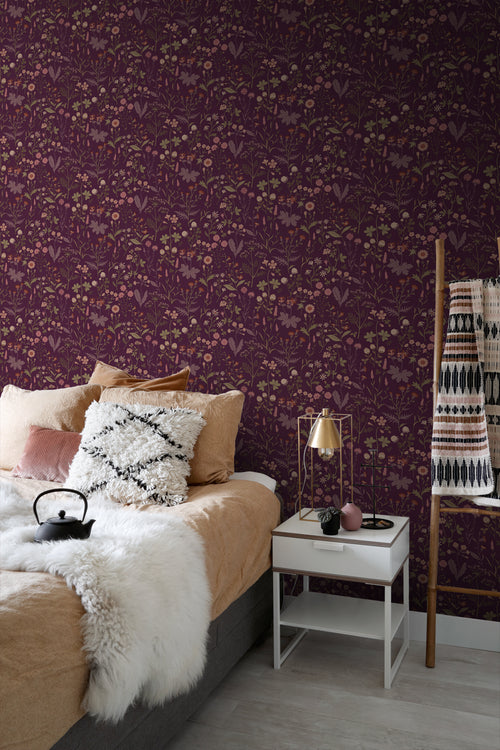 ESTAhome behang veldbloemen aubergine paars - 50 x 900 cm - 131637 - vtwonen shop