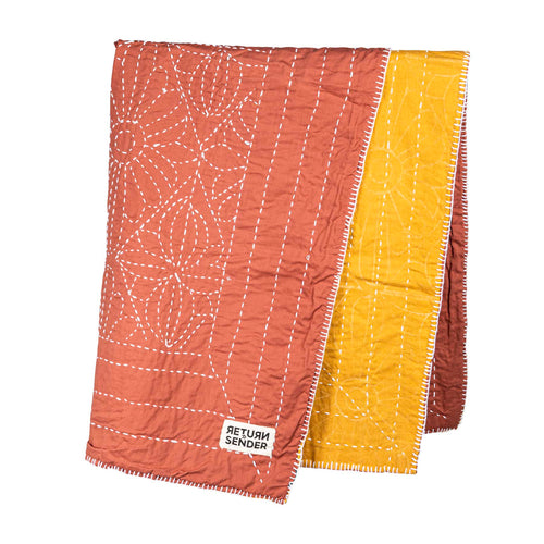 Return to Sender Babydekentje 80 x 100 cm rood met gele kanta gestikte katoen - vtwonen shop