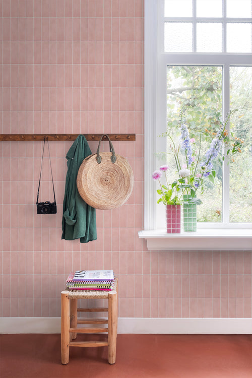 ESTAhome behang tegelmotief licht roze - 50 x 900 cm - 131539 - vtwonen shop