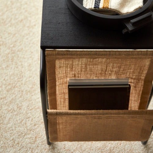 Tikamoon Bijzettafel van massief mangohout - Zwart - vtwonen shop