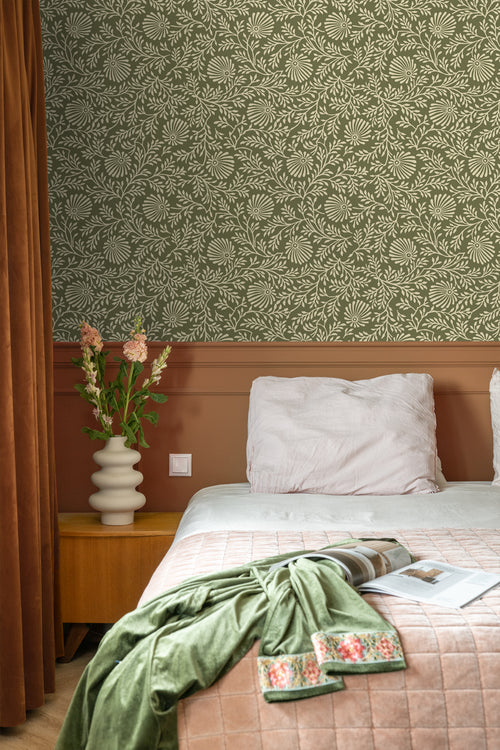 ESTAhome behang vintage bloemen olijfgroen - 50 x 900 cm - 131514 - vtwonen shop