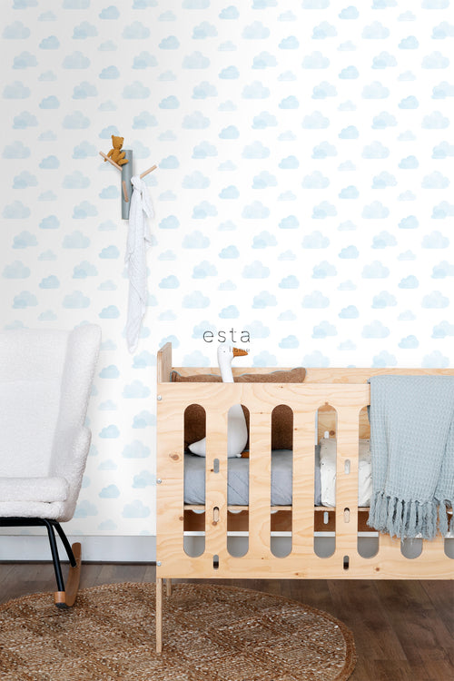ESTAhome behang gestempelde wolkjes lichtblauw en wit - 53 cm x 10.05 m - 138930