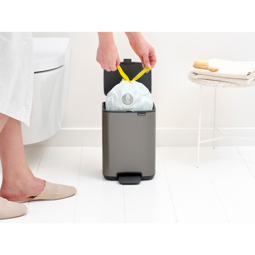 Brabantia Bo Pedaalemmer, 4 liter, stil sluitend, kunststof binnenemmer - Platinum
