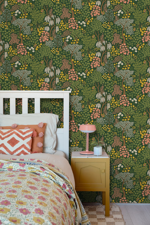 ESTAhome behang bomen en bloemen groen, roze en geel - 50 x 900 cm - 131189 - vtwonen shop