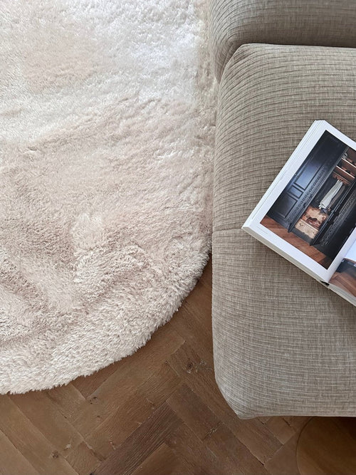 Organisch hoogpolig vloerkleed Odelia beige/wit - Interieur05 - 330 x 240 cm - vtwonen shop