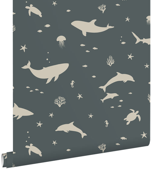 ESTAhome behang onderwaterwereld vergrijsd donker blauw - 50 x 900 cm - 131473 - vtwonen shop