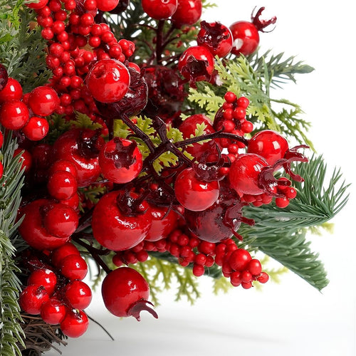 Mica Decorations Norah Kerstversiering - Kerstkrans met Dennenappels en Rode Besjes - Deurkrans voor Hal, Voordeur of Raam - Klassieke Kerstdecoratie