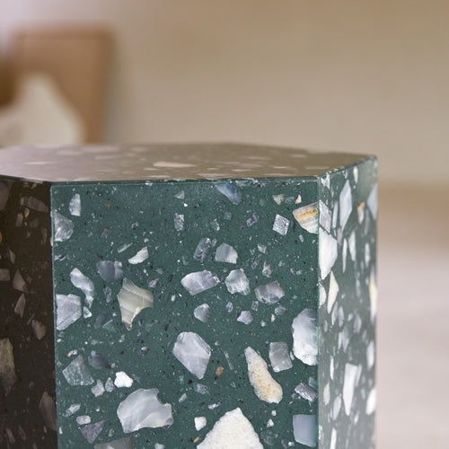 Tikamoon Hocker van groen premium terrazzo - Donkergroen - vtwonen shop