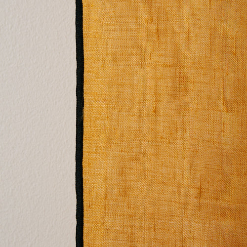 Madura Gordijn Carlina oker en zwarte hommel 140x350 cm